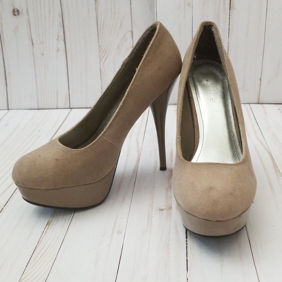 Heels - Picture 2 of 4